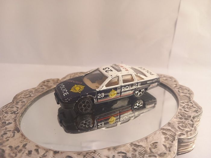 Police force van Suzuki samurai Twist and drive truck PIONEER MERCEDES-BENZ Ford Mustang Mattel Hot Wheels Lamborghini Urus Car Used    Plymouth  barracuda Nissan oz  Dodge challenger Pontiac firebird Custom ford bronco FERRARI 612 Emergency  service  veh