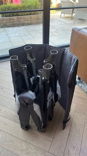 Travel cot
