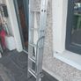 Two piece extendable ladder Image 2