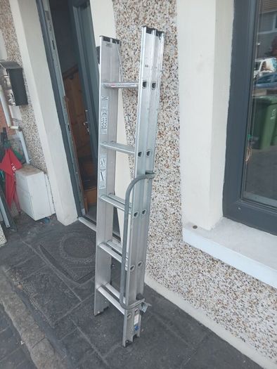 Two piece extendable ladder