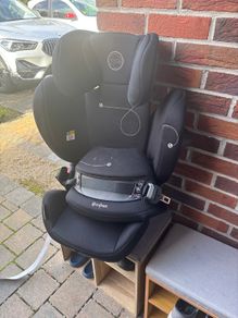 Well-Maintained Child Car Seat for Sale