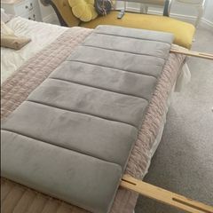 4 feet 6 inches headboard in a very good condition