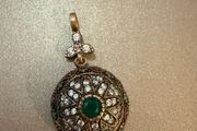 925 Sterling Silver Ottoman Style Pendant Green Stone &amp; Crystal Detail