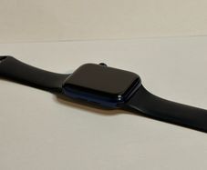 Apple watch series 6, fully working, 3 straps encluded, 2 chargers.