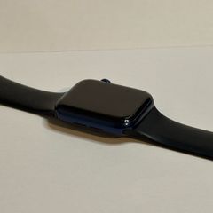 Apple watch series 6, fully working, 3 straps encluded, 2 chargers.