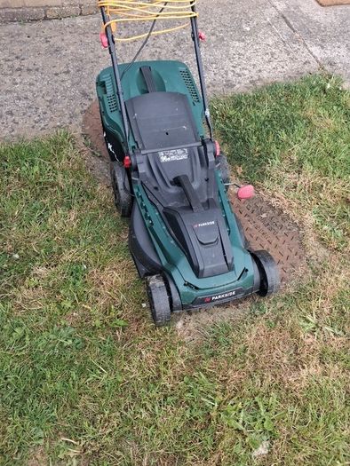 electric lawnmowers