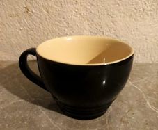 Le Creuset Large Coffee Cup in Onyx Black
