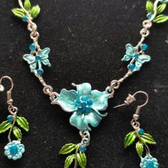 Beautiful blue floral style jewellery set New . Postage is included in price