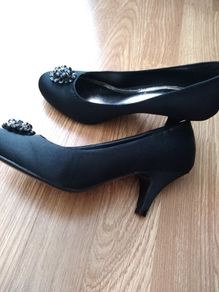 Brand new in box. Kitten heel black suede shoes. Size 3. Collection darndale