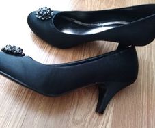 Brand new in box. Kitten heel black suede shoes. Size 3. Collection darndale