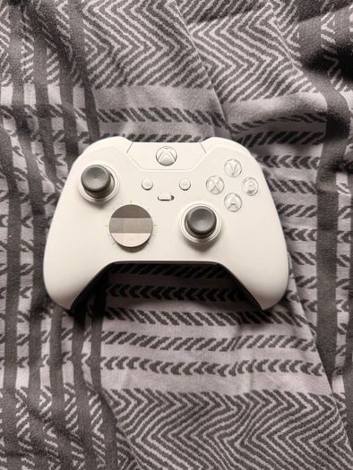 Xbox One S Bundle + Elite Controller + Monitor