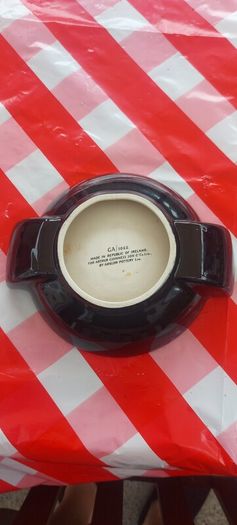 Vintage Guinness arklow ashtray ,collectors item,,hard to come by ,with smoking bans and arklow  gone out of business,,sold as seen ,see pictures for condition,