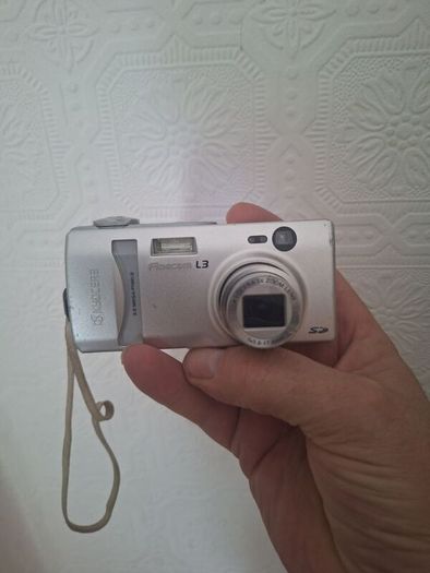 kyocera finecam l3 digital camera with batteries + 2gb card