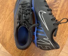 Size 5 Nike merciuls black/purple