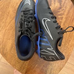 Size 5 Nike merciuls black/purple