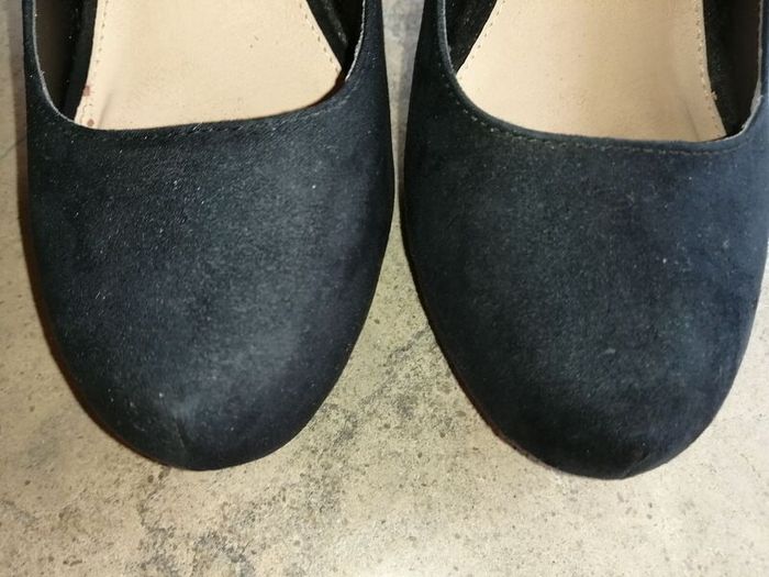 Dorothy Perkins round toe hight heel stilettos Size 5 UK women's suaede material Excellent condition worned a hand full of times 4.5 inch heel