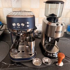 Sage Bambino Plus (Damson Blue)  De'Longhi Dedica Grinder Set