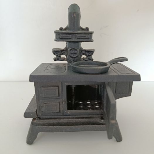 Vintage Bonnie Glo Miniature Cast Iron Stove - Cast Iron Collectible