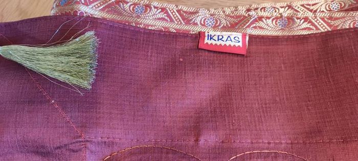 Decorating Table Runner Ikras
