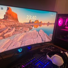 Gaming PC with 27" curved Samsung monitor
