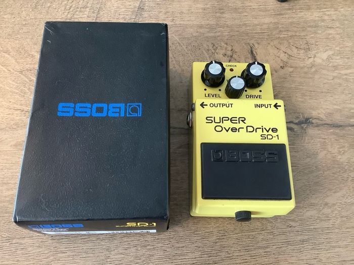 Boss SD-1 Super Overdrive effect pedal box