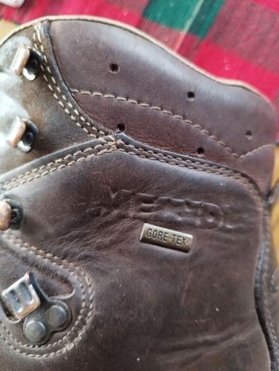 meindl Bhutan hunting hiking boots, there is another pair of meindl in the photos and a pair of Haix size 10, and lastly a pair of Mammut boots size 10, all great boots and in super condition.