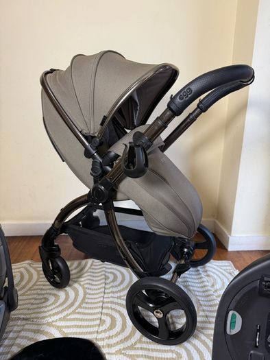 Full Egg 3 travel system Cybex car seat and isofix base