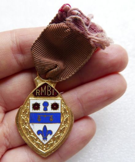 Vintage 1957 Royal Masonic R.M.B.I. Steward Enameled Medal / Badge