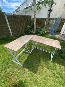 corner table