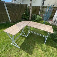 corner table
