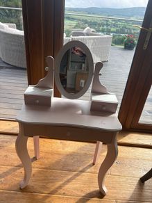 Kids Vanity Table
