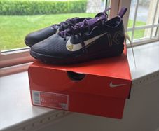 Boys Nike Astro runners