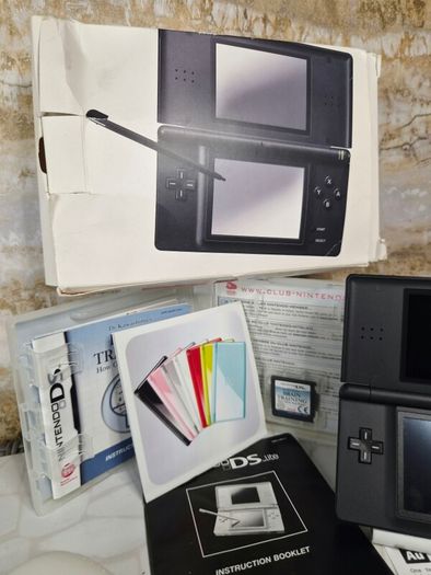 Ds black boxed