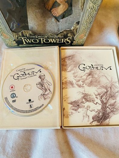 LORD The Two Towers Collector's DVD with Gollum Statue