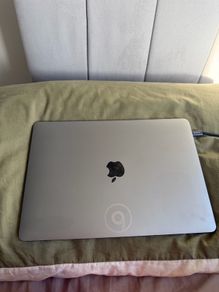 macbook pro 2018 13 inch - space grey