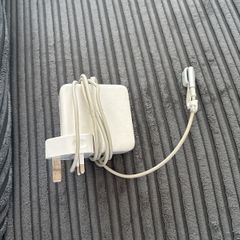 Apple MagSafe 2 adapter