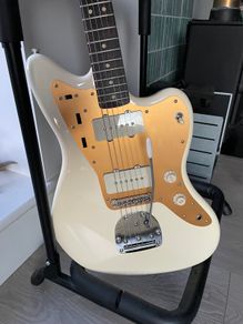 Very new J. Mascis Squier Jazz Master