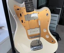 Very new J. Mascis Squier Jazz Master