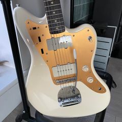 Very new J. Mascis Squier Jazz Master