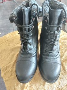 Boots size 7