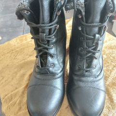Boots size 7