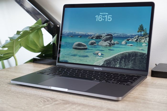 MacbBook Pro 13" 2020 | 10th Gen i5 2.0GHz | 16GB | 512GB