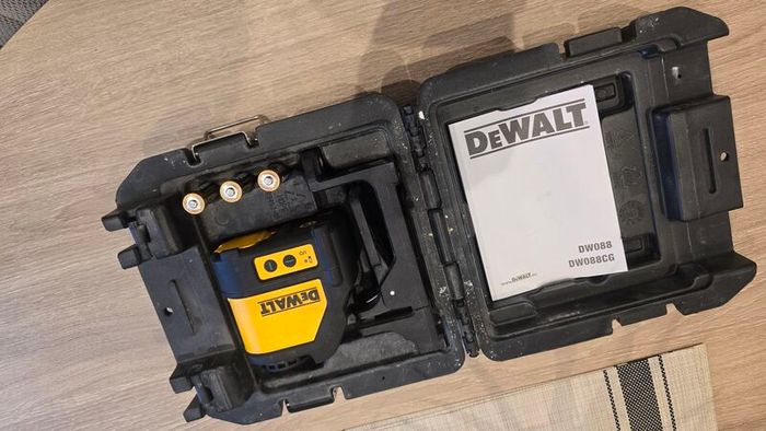 dewalt dw088cg laser level