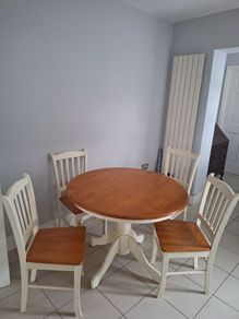 kitchen table and chairs