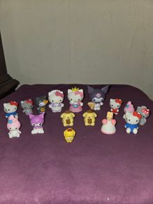 16 Hello Kitty Figures