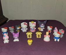 16 Hello Kitty Figures