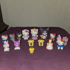 16 Hello Kitty Figures