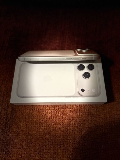 iPhone 17 Pro Max 256GB Silver Like New  Mint Condition (95% Battery Health)
