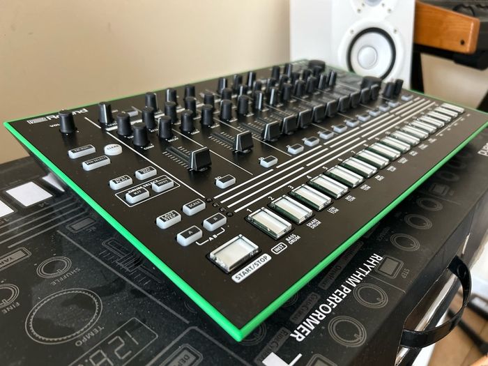 Roland TR8