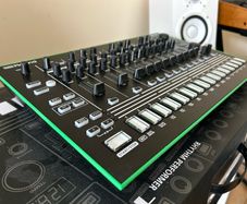Roland TR8